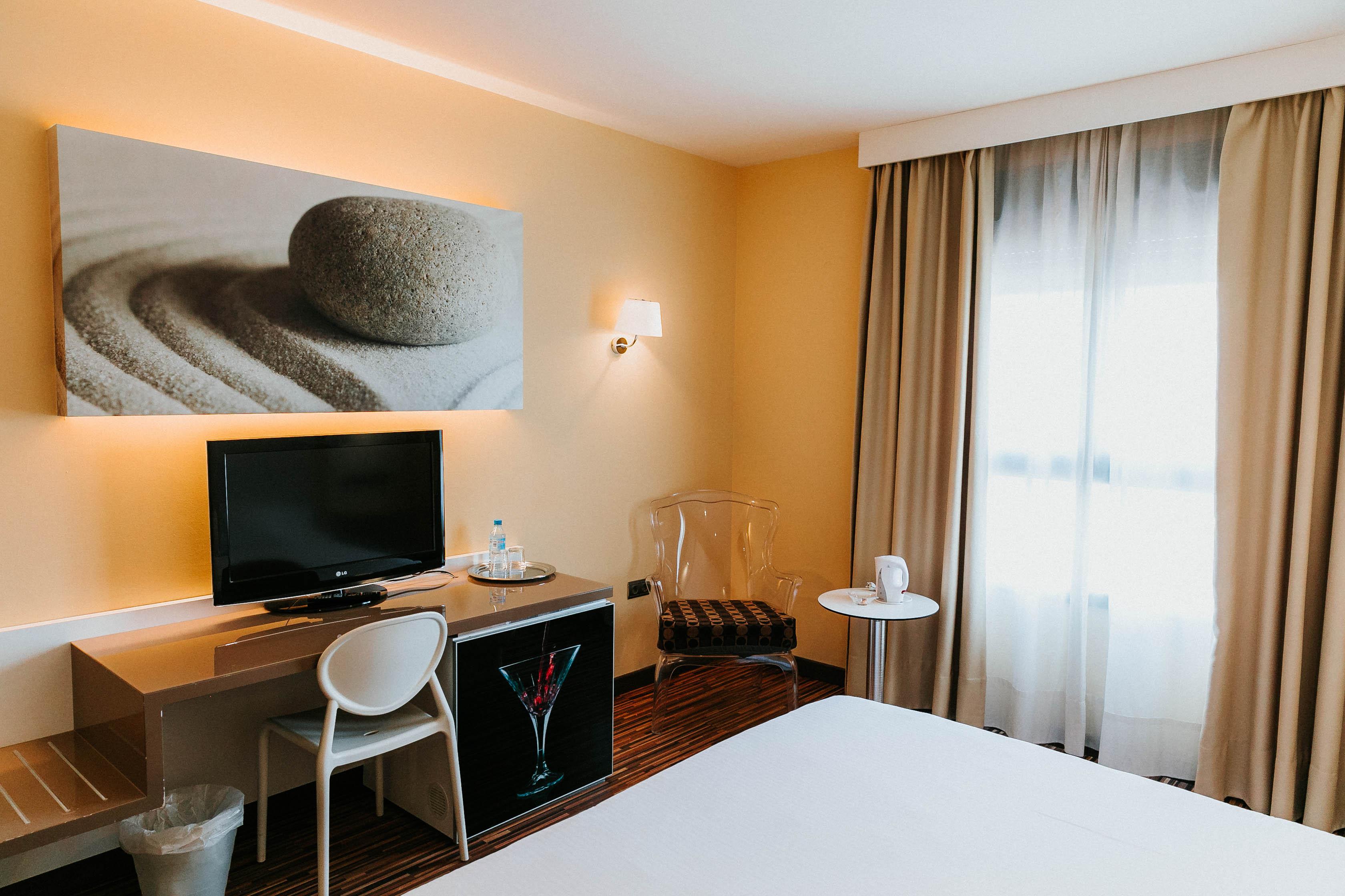 Hotel Malaga Nostrum Airport Bagian luar foto