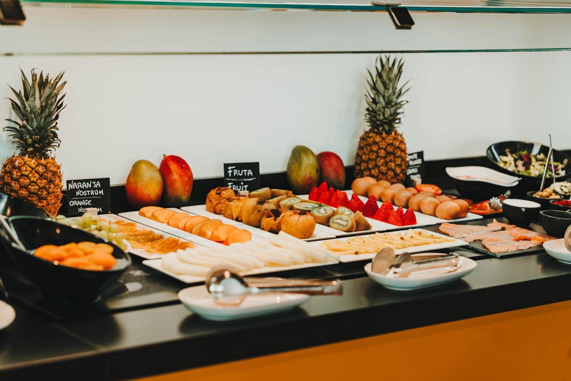 Hotel Malaga Nostrum Airport Bagian luar foto